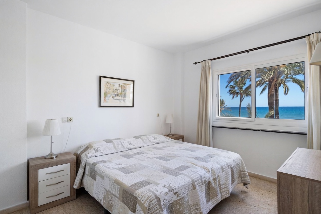 Beachfront flat in Fuengirola — Bedroom