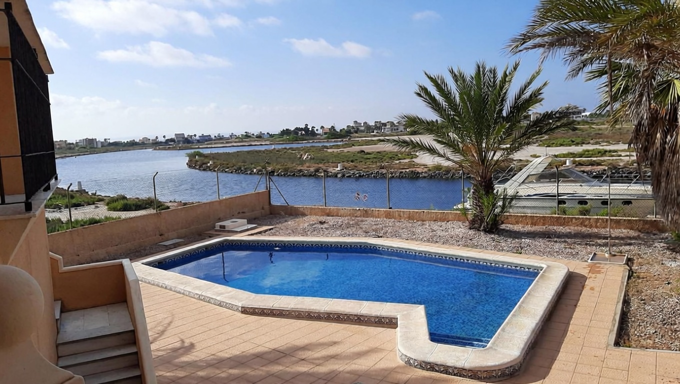 Chalet avec accès direct à la plage à La Manga del Mar Menor