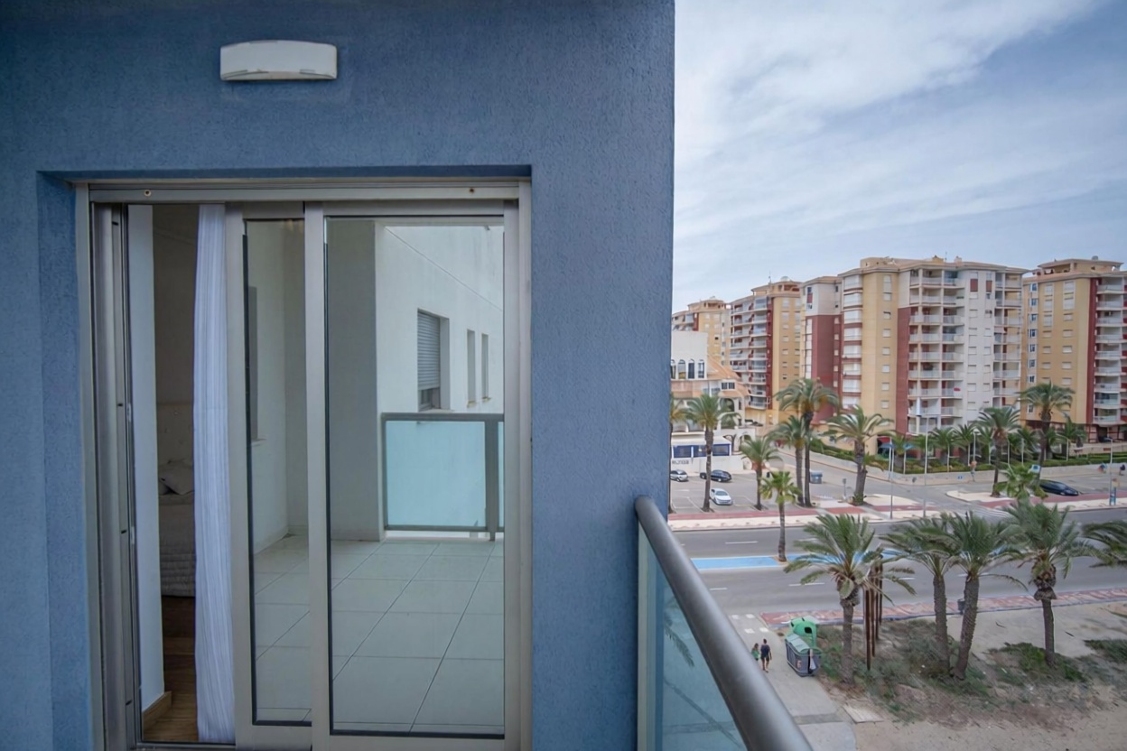 Appartement en première ligne de plage à La Manga del Mar Menor — Vue mer