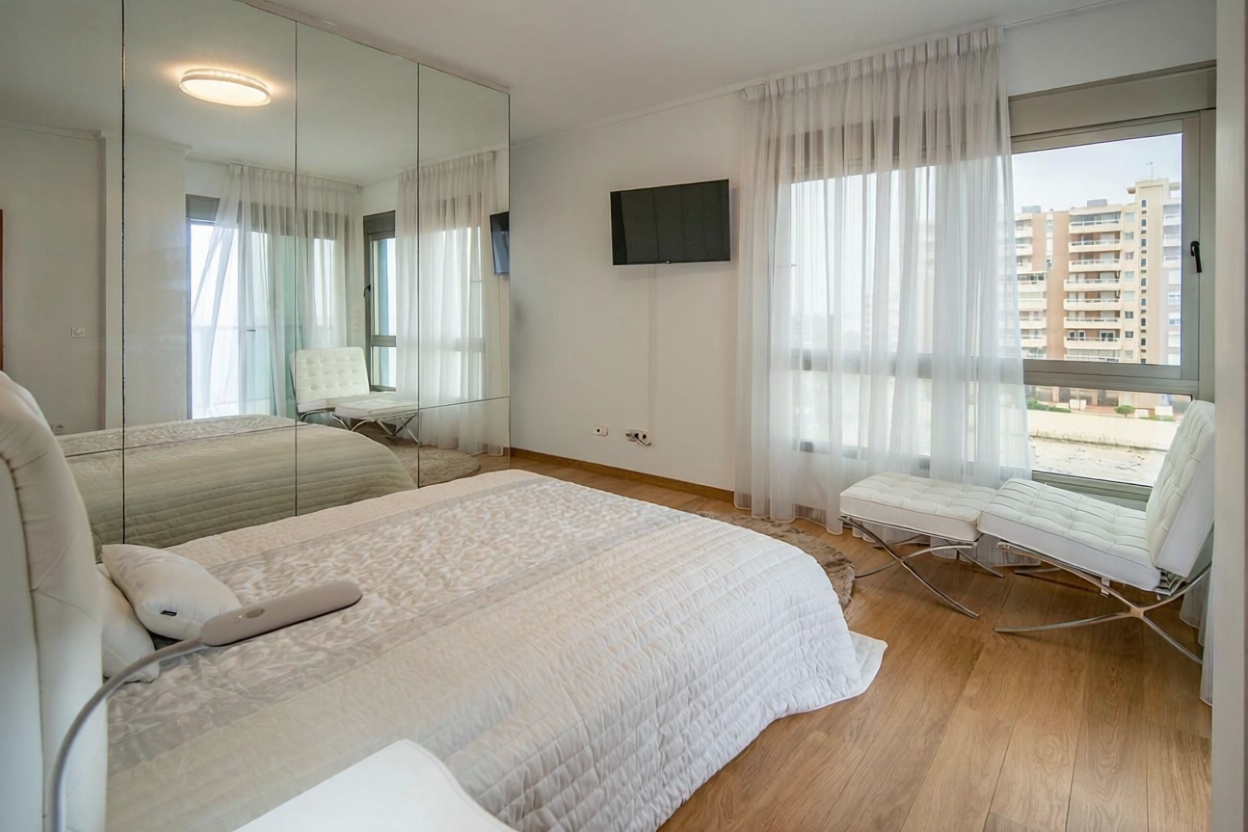 Appartement en première ligne de plage à La Manga del Mar Menor — Chambre