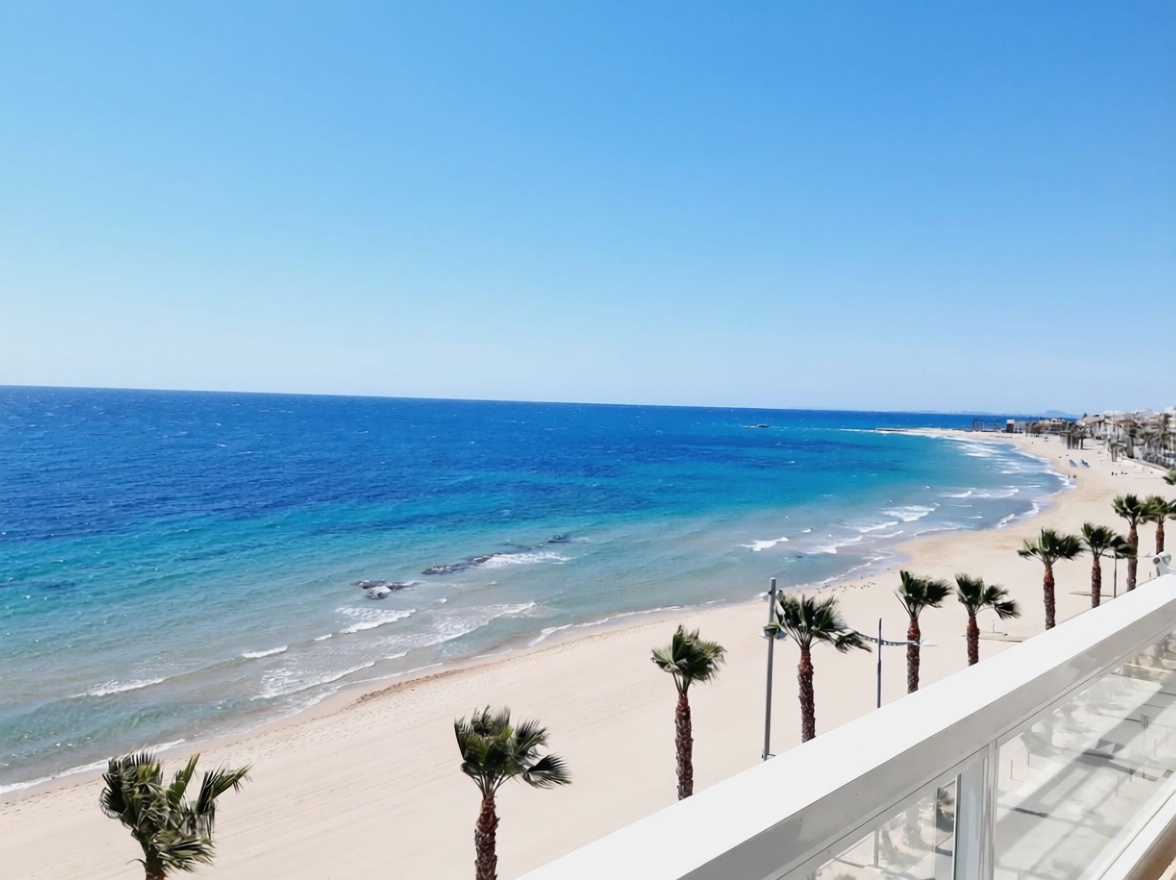 Appartement en première ligne de plage à Villajoyosa — Chambre
