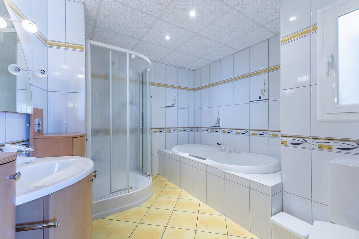 Chalet à vendre avec accès direct à la plage à Tarragona — Sanitaires