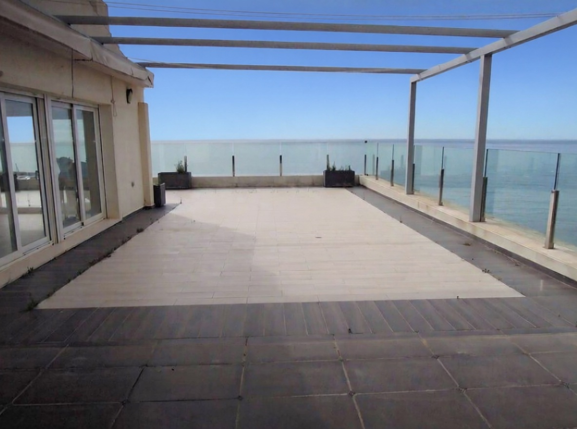 Ático en venta en primera línea de mar en Altea