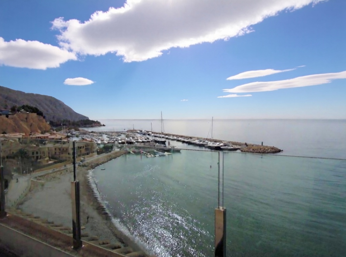 Grenier aménagé à vendre en première ligne de mer à Altea — Vue mer