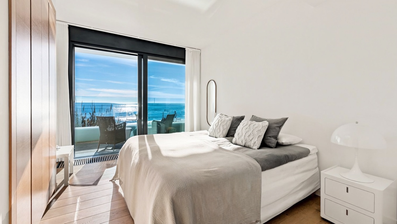 Chalet with direct beach access in Marbella — Bedroom