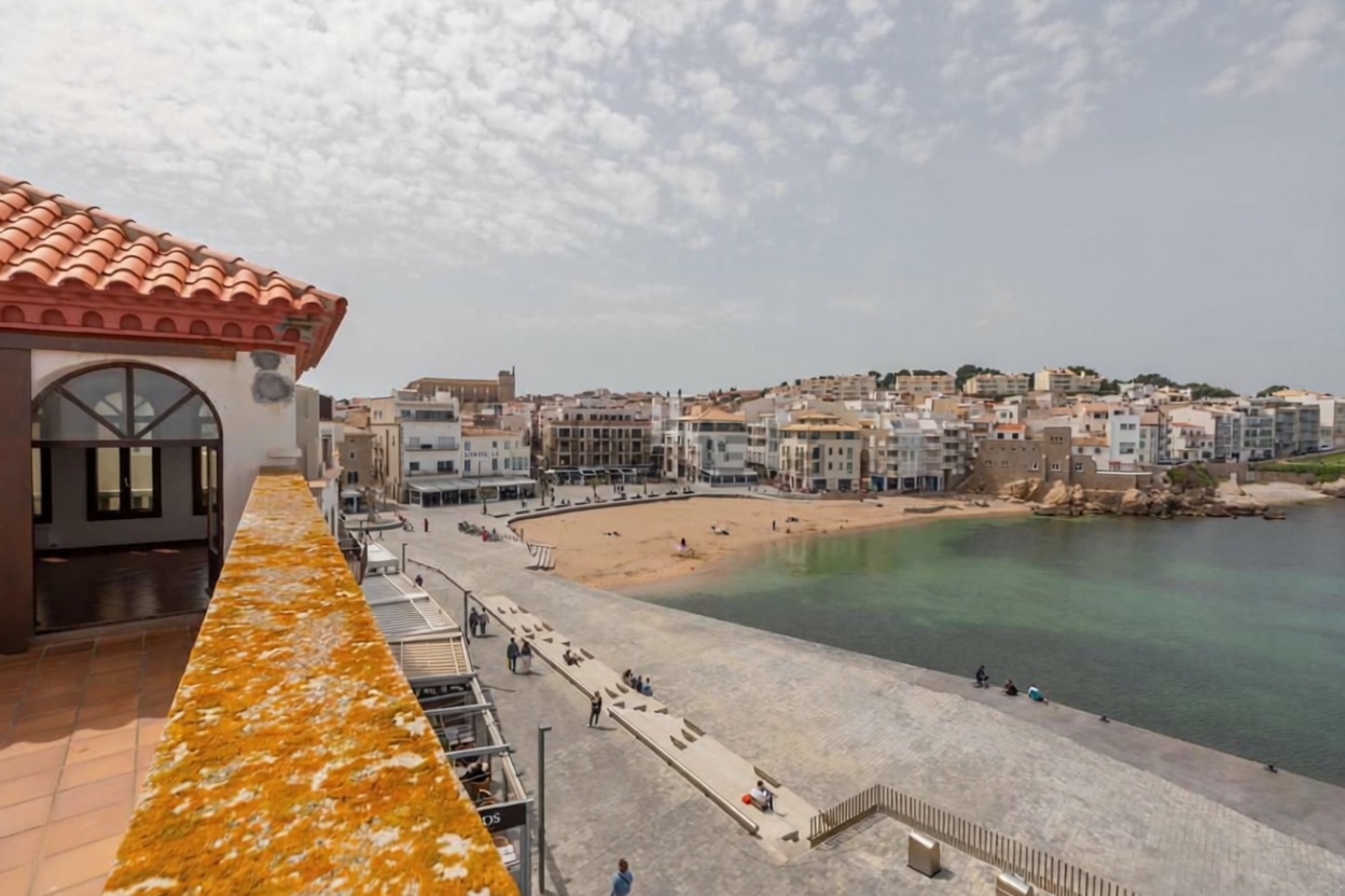 Chalet en venta con acceso directo a la playa en L'Escala — Terraza mar