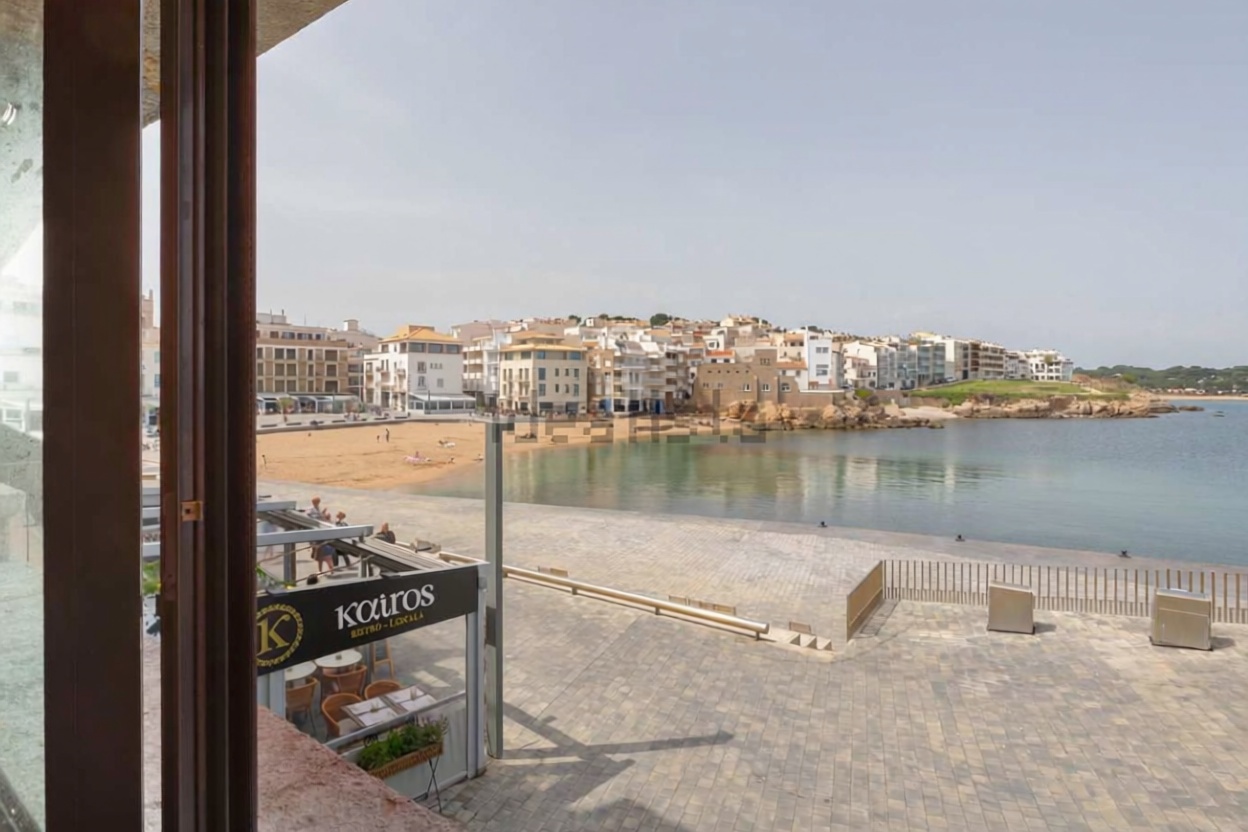 Chalet en venta con acceso directo a la playa en L'Escala — Vista mar