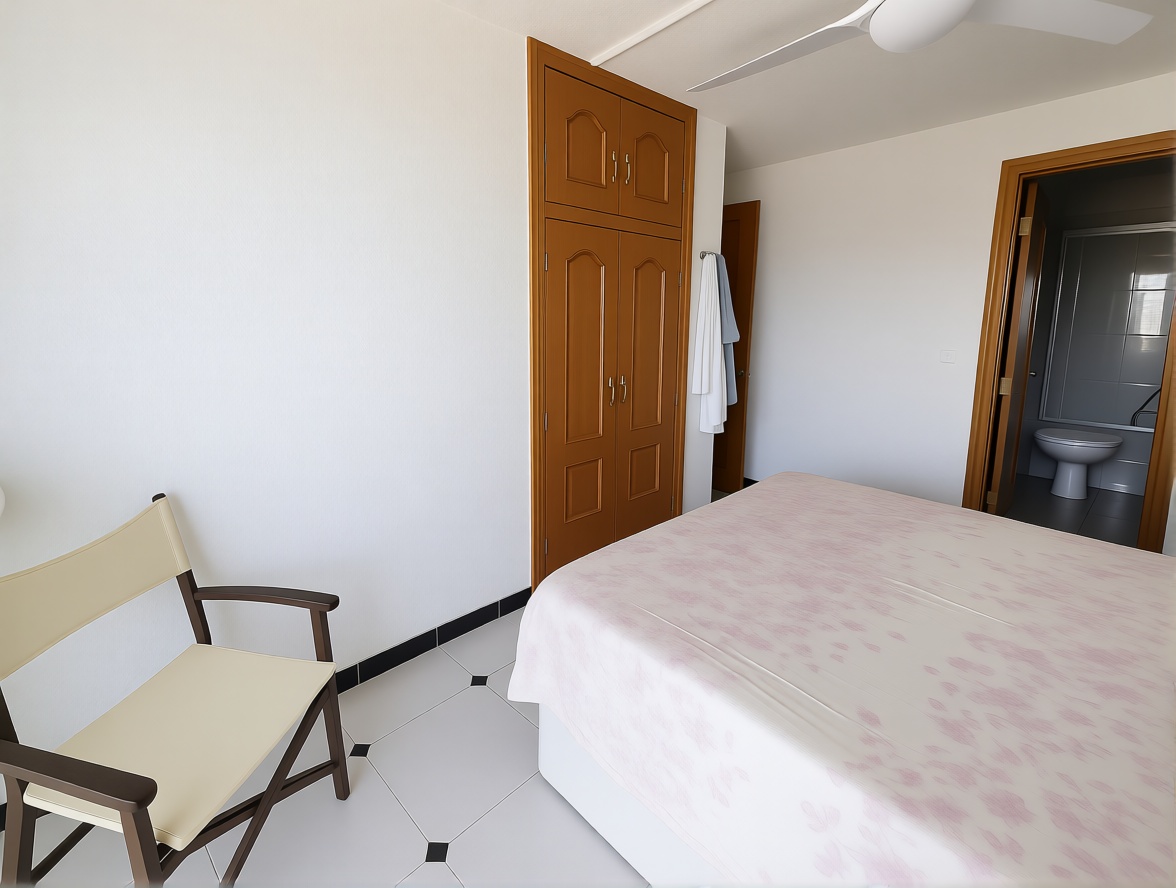 Appartement en première ligne de plage à Alicante — Chambre