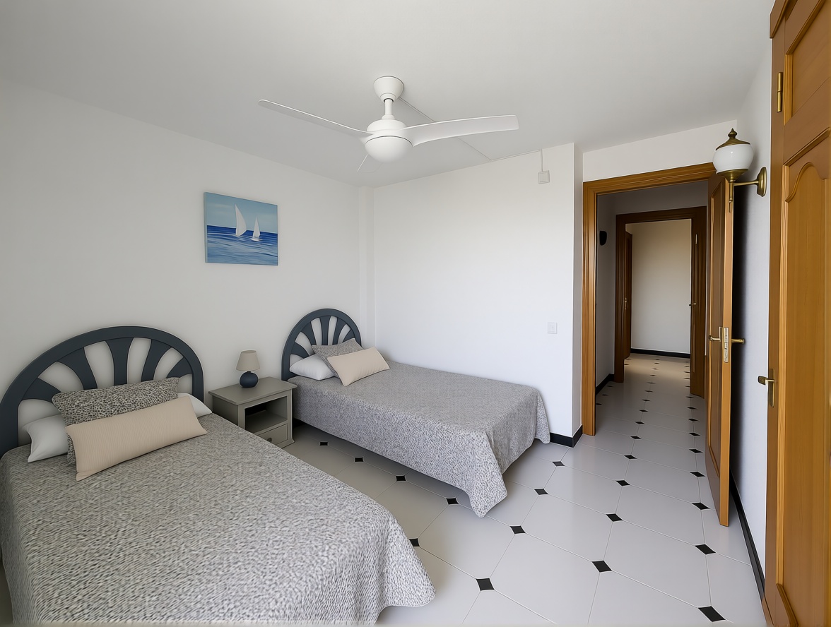 Appartement en première ligne de plage à Alicante — Chambre