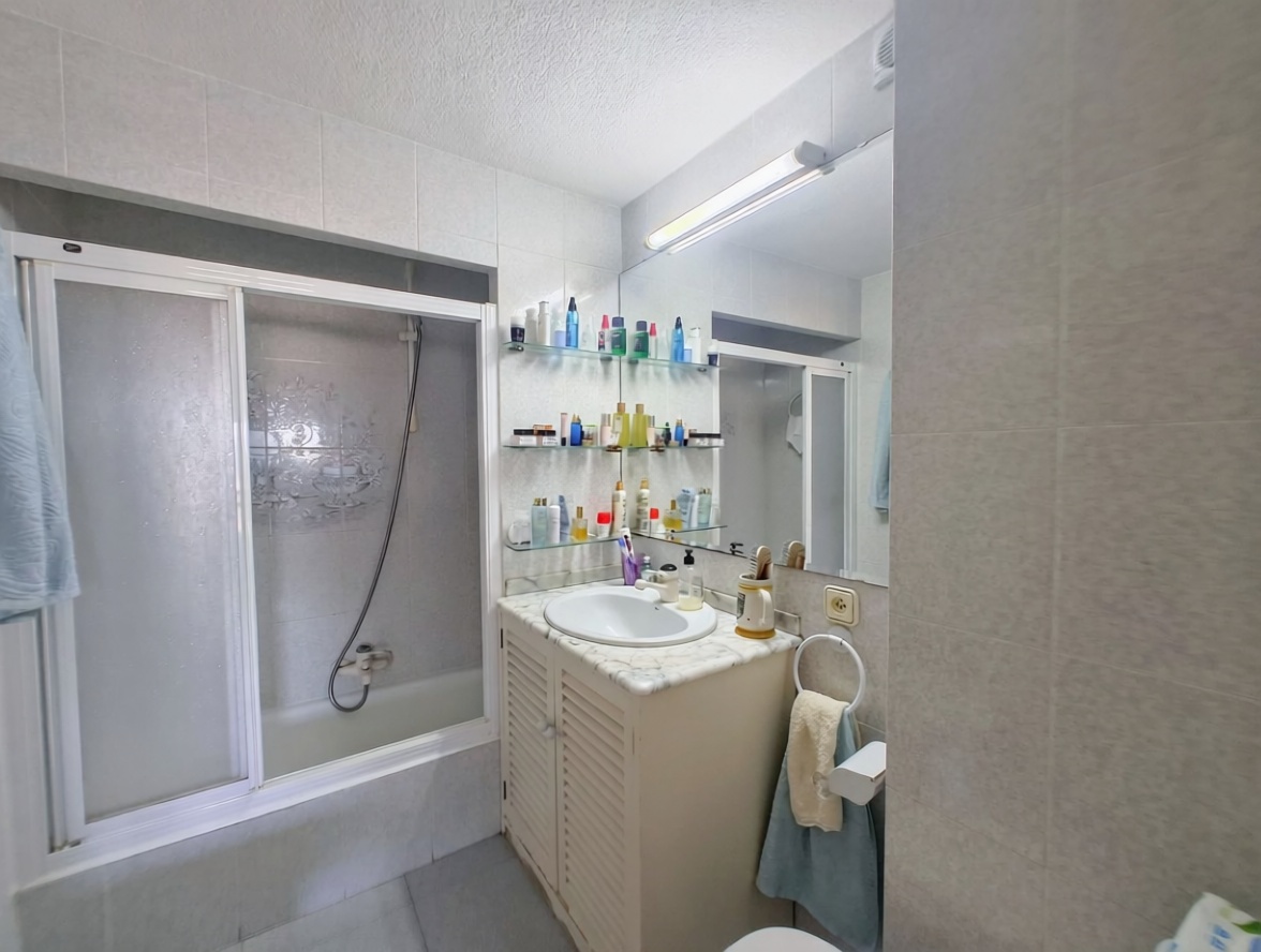 Appartement en première ligne de plage à Alicante — Sanitaires
