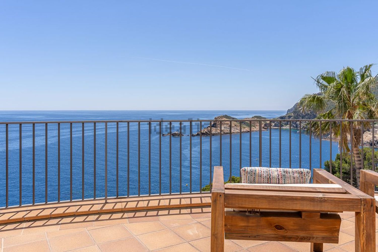 Beachfront duplex in Begur — Sea terrace