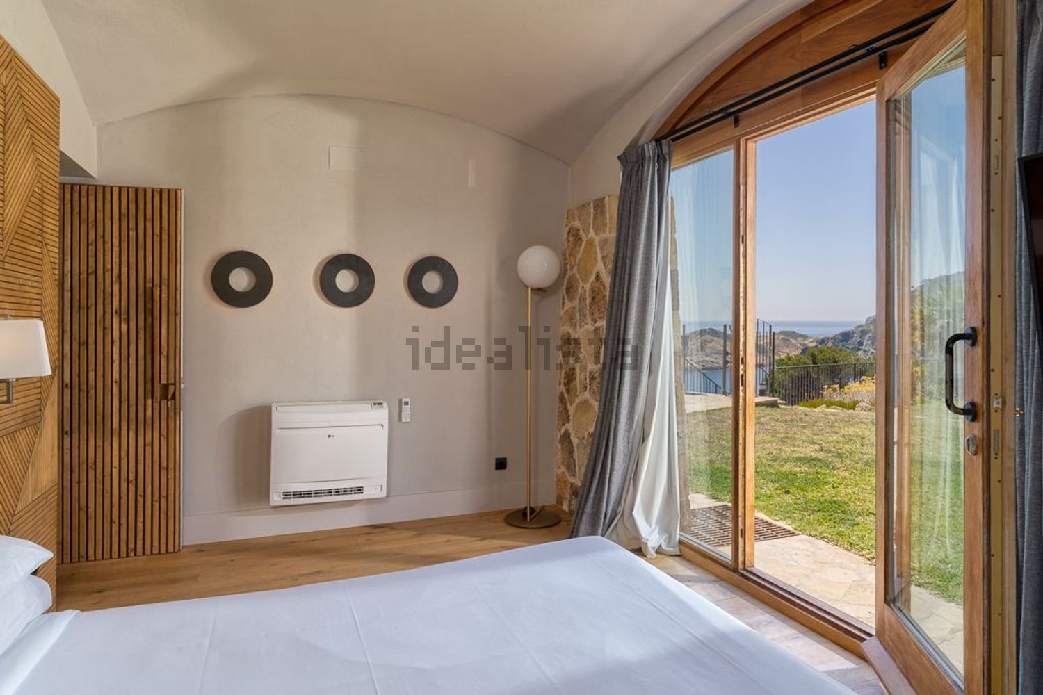 Beachfront duplex in Begur — Bedroom