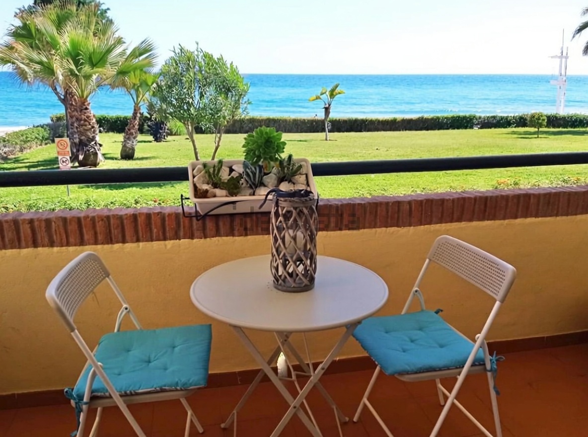 Piso en primera línea de playa en Torrox — Terraza mar
