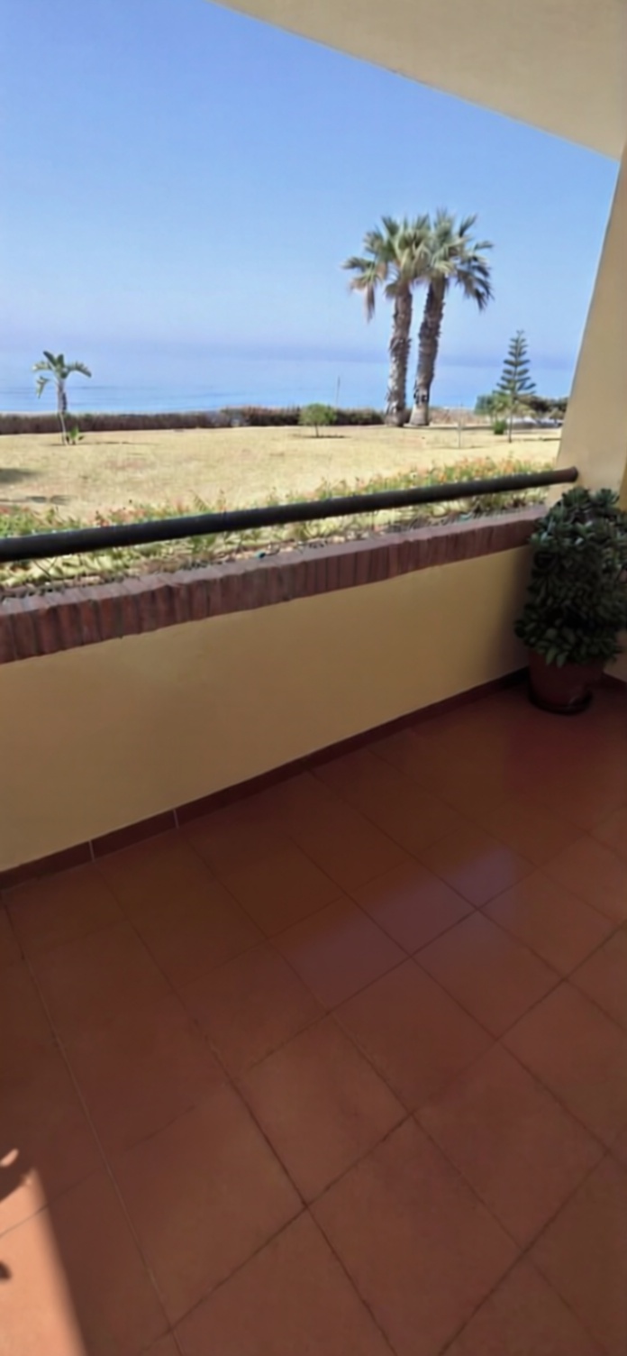 Piso en primera línea de playa en Torrox