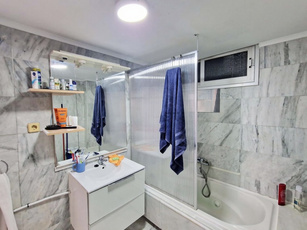 Piso en primera línea de playa en Benidorm — Baño