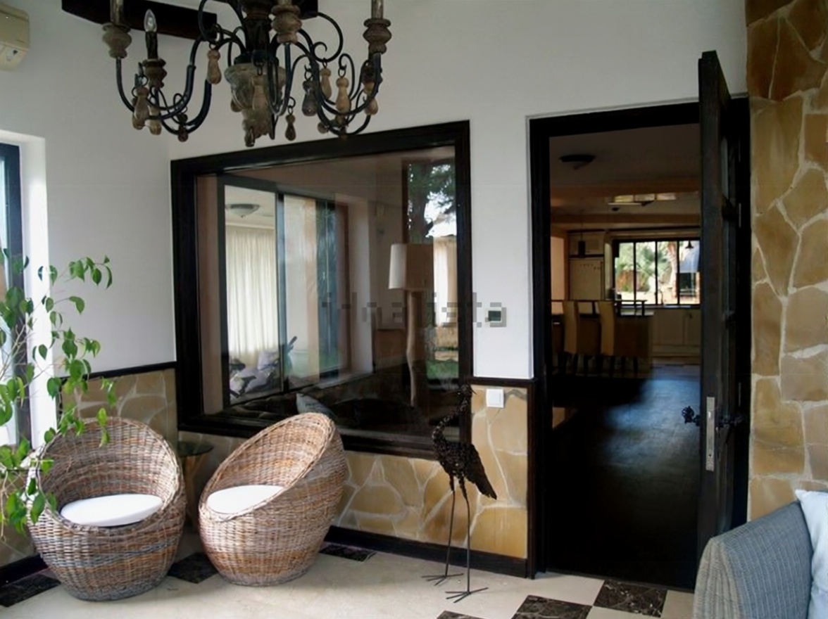 Chalet en venta con acceso directo a la playa en Salou — Salón