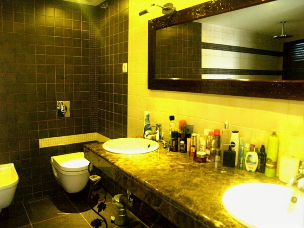 Chalet en venta con acceso directo a la playa en Salou — Baño