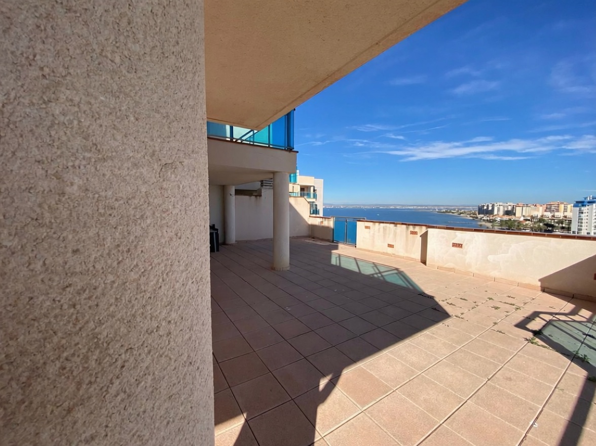 Ático en primera línea de mar en La Manga del Mar Menor