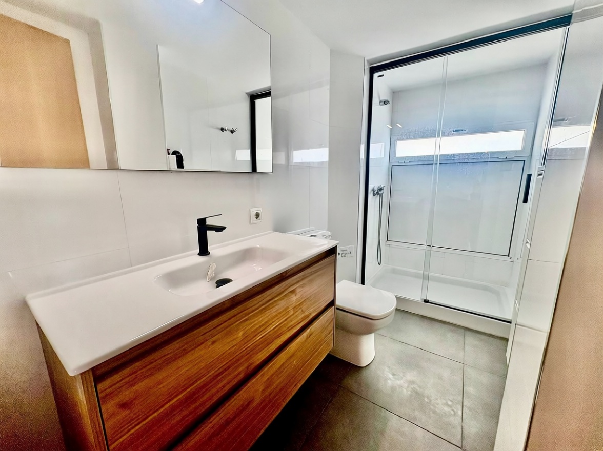 Apartamento em primeira linha de praia em Alicante — Quarto