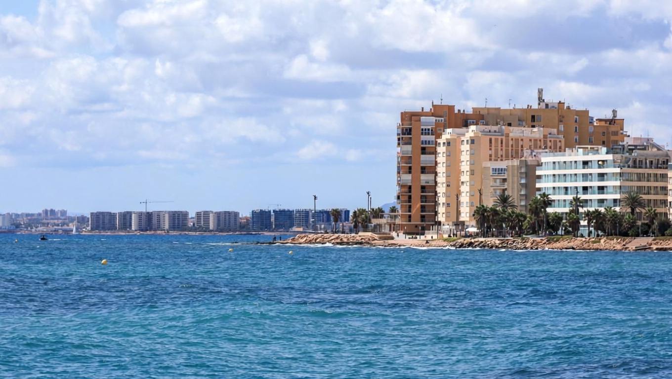 Appartement en première ligne de plage à Torrevieja — Vue mer