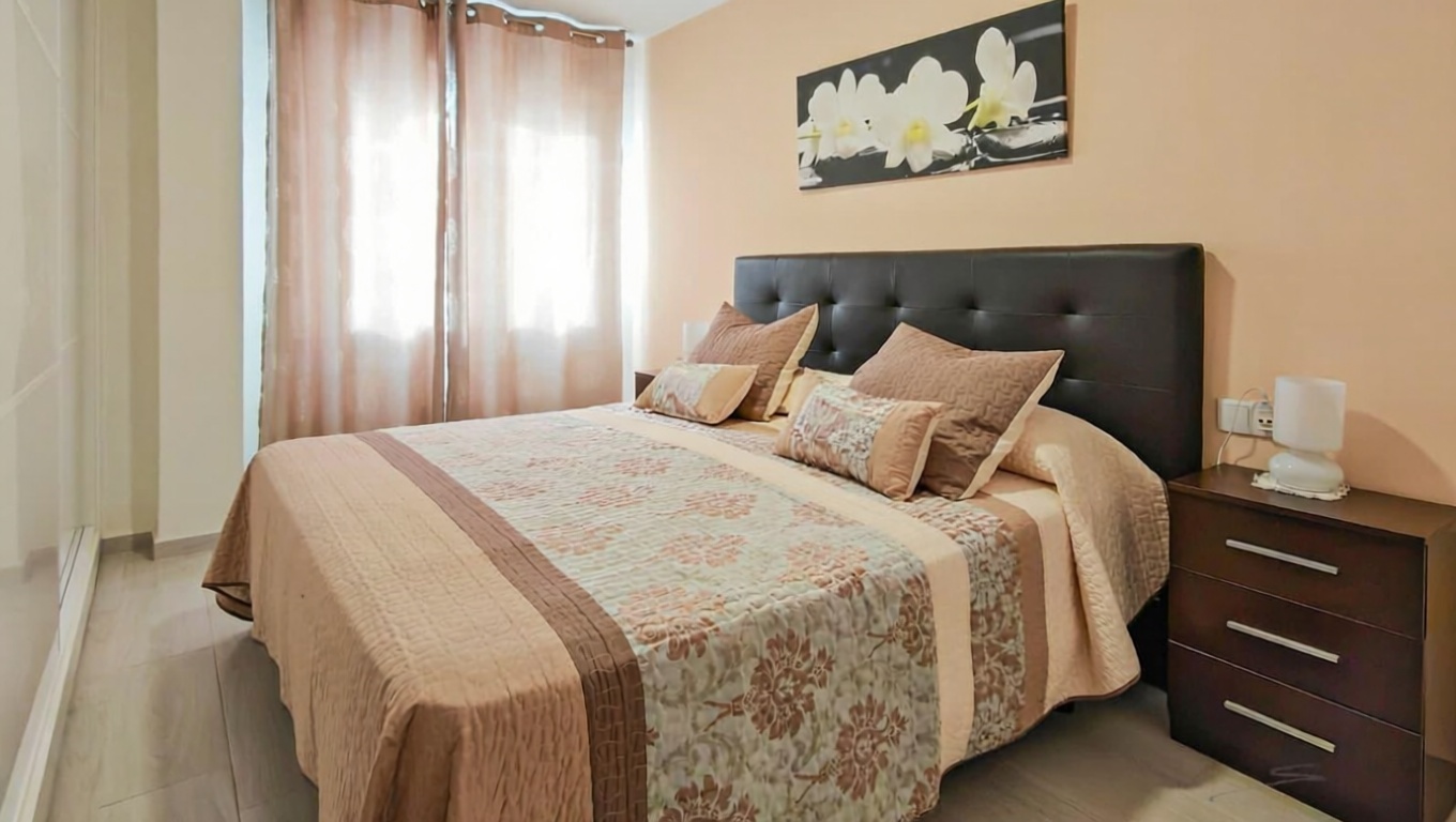 Appartement en première ligne de plage à Torrevieja — Chambre