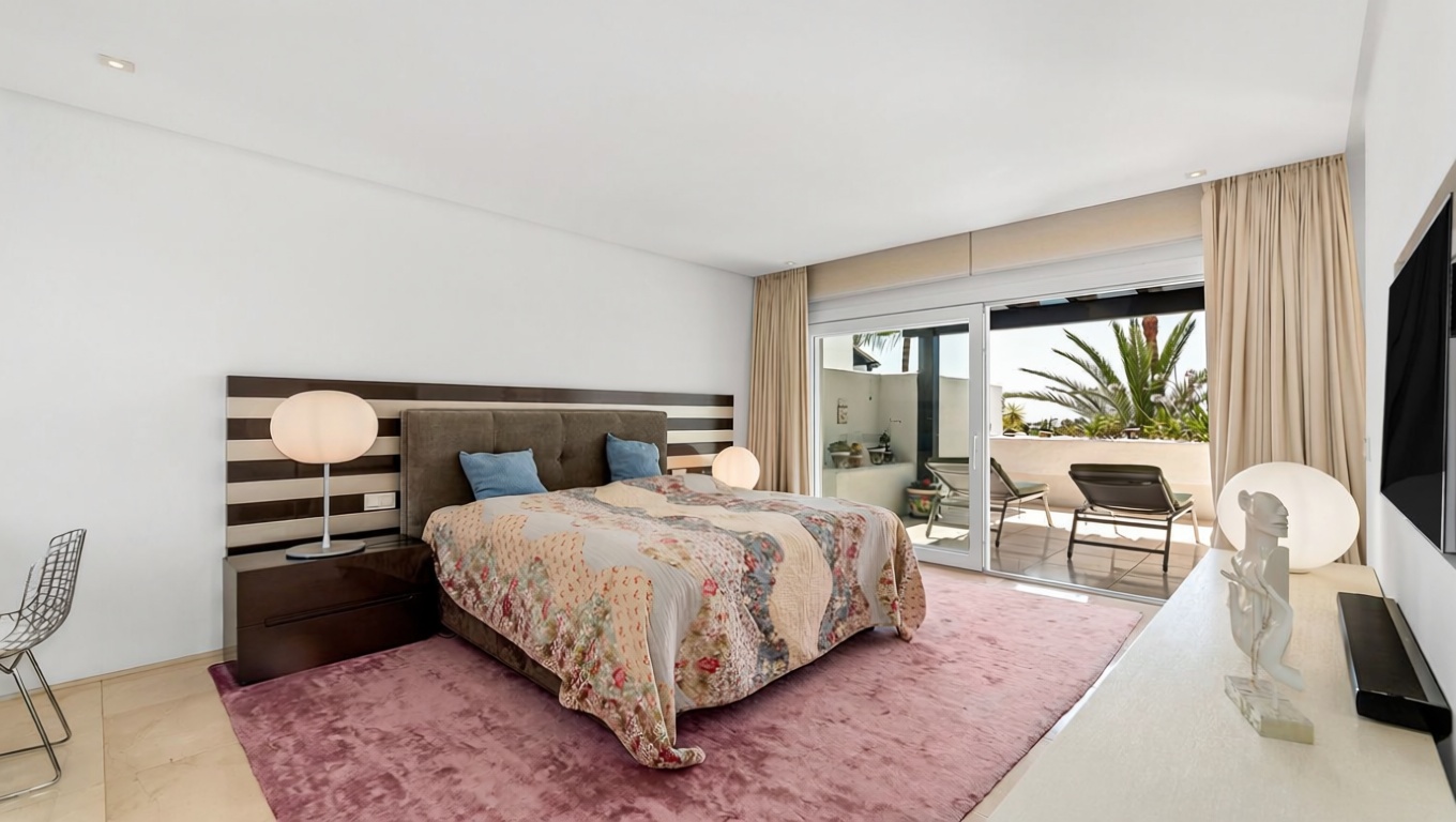Appartement en attique en première ligne de mer à Marbella — Chambre