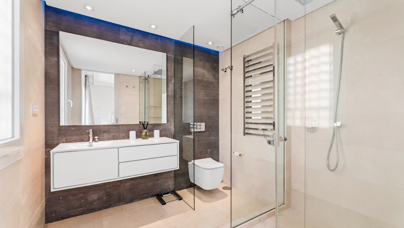 Appartement en attique en première ligne de mer à Marbella — Sanitaires