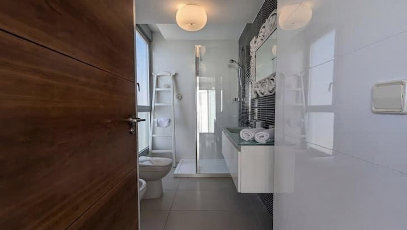 Wohnung zum Verkauf in direkter Strandlage in Calpe — Bad