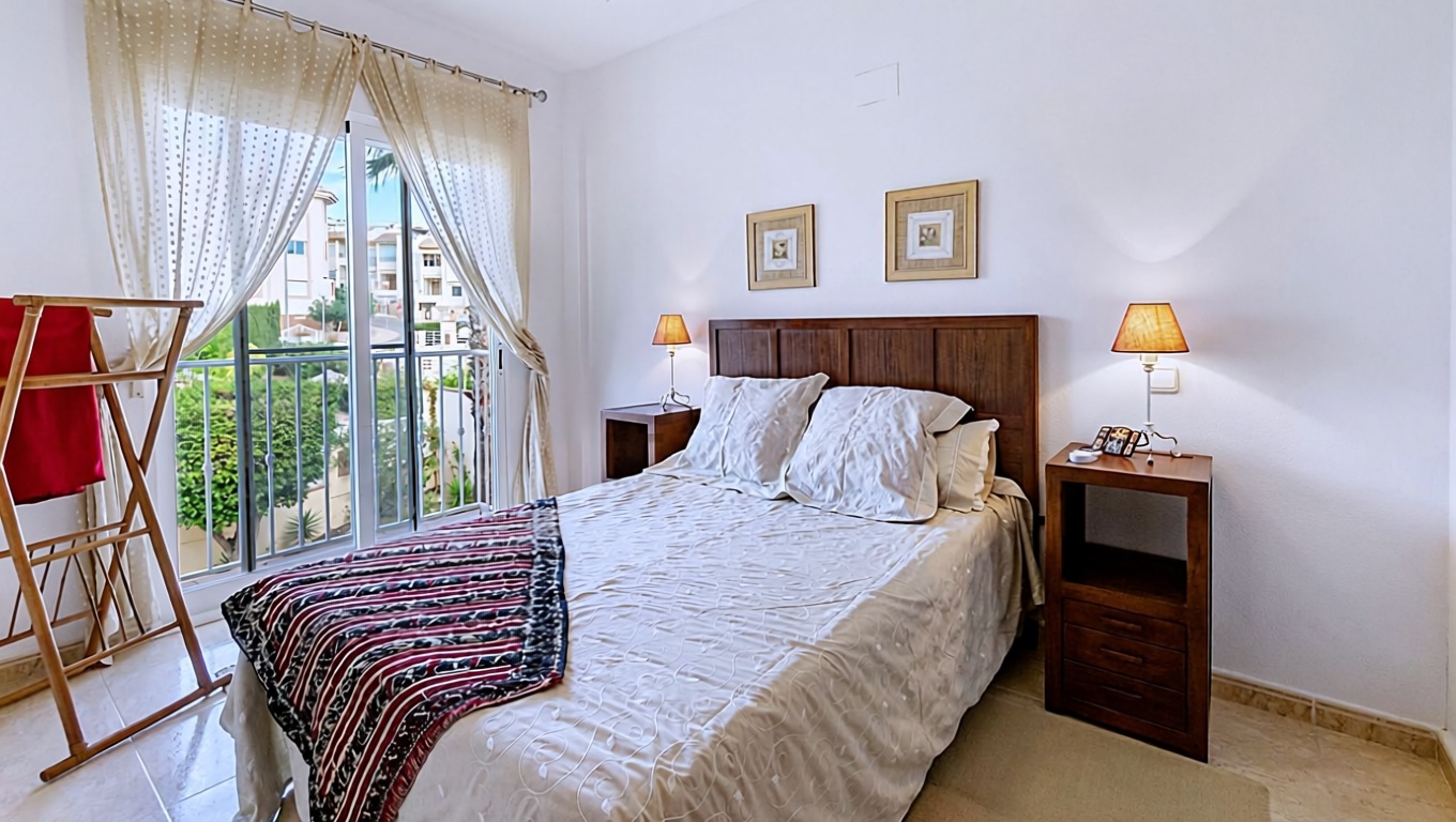 Dúplex en primera línea de playa en Orihuela — Dormitorio