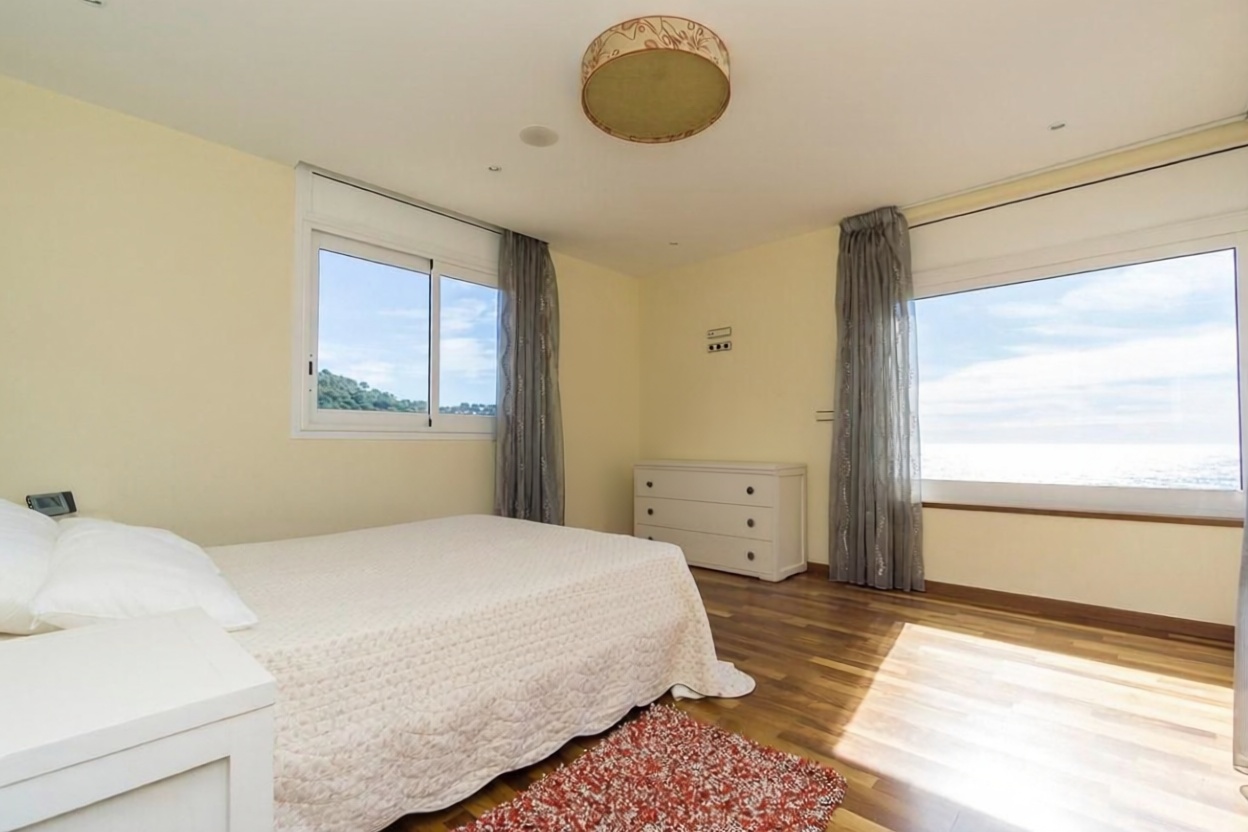 Chalet for sale with direct beach access in Lloret de Mar — Bathroom