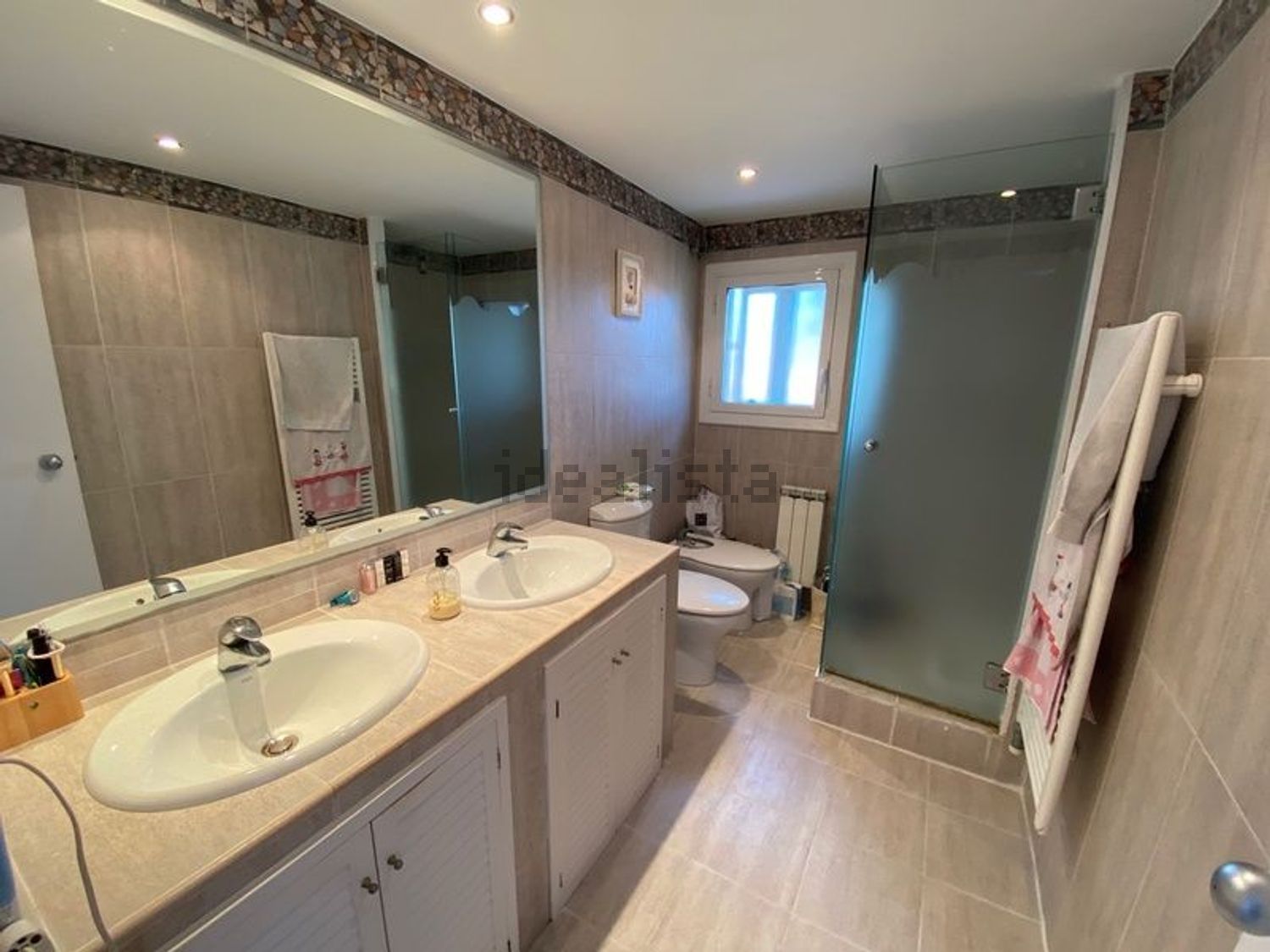 Ático à venda em primeira linha de mar em Gavà — Casa banho
