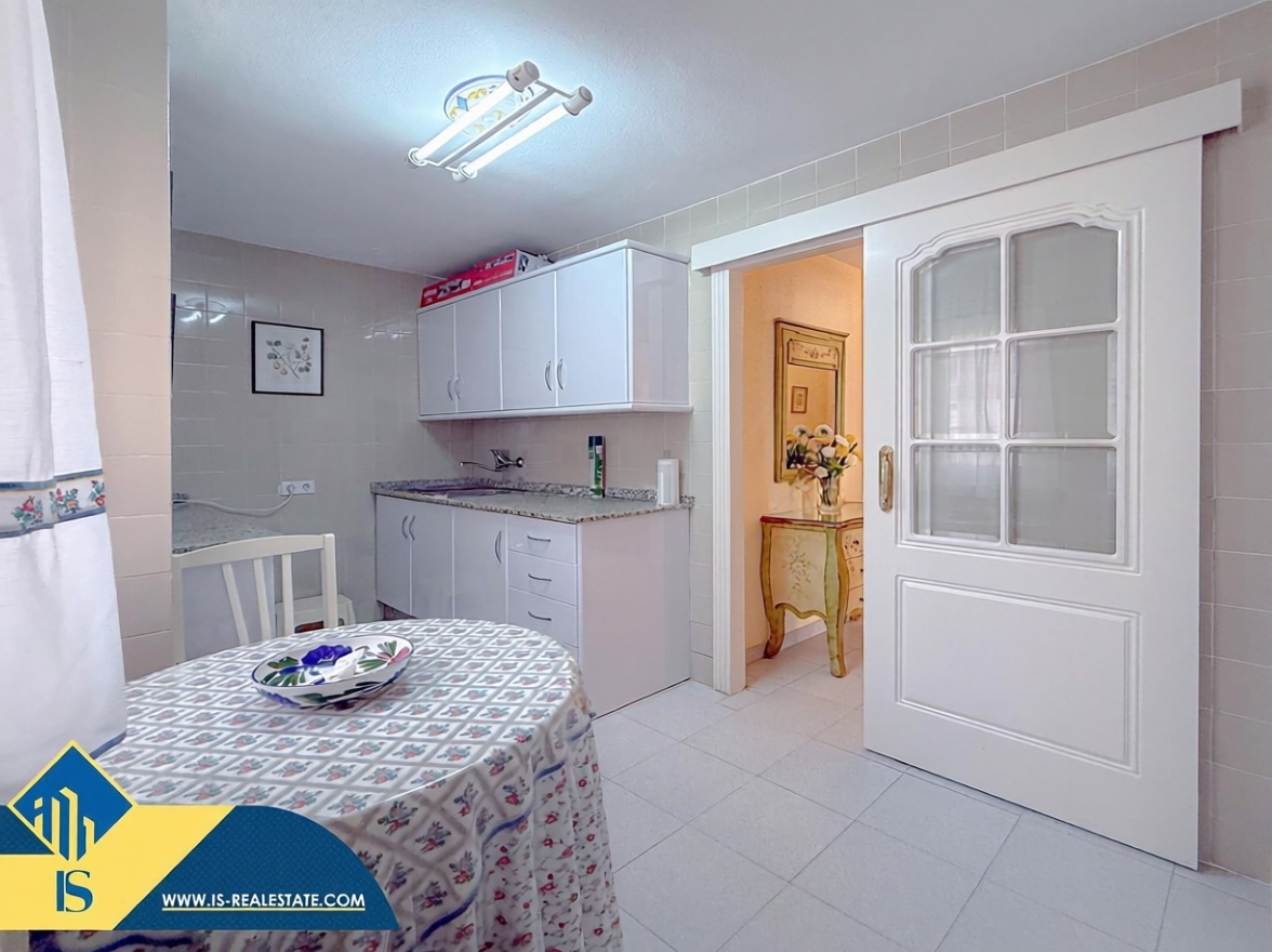 Beachfront flat in Torrevieja — Bedroom