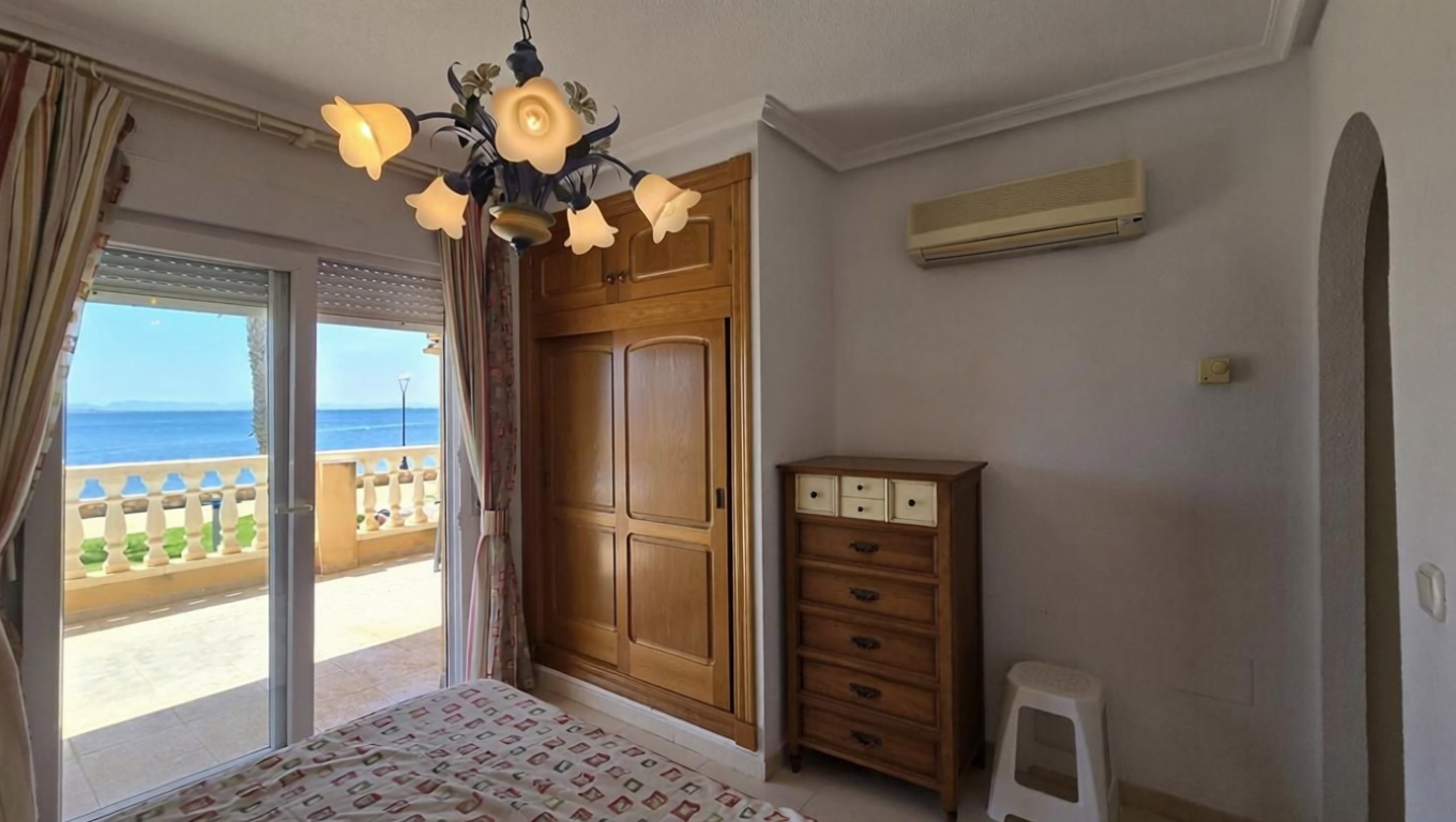 Appartement en première ligne de plage à La Manga del Mar Menor — Chambre