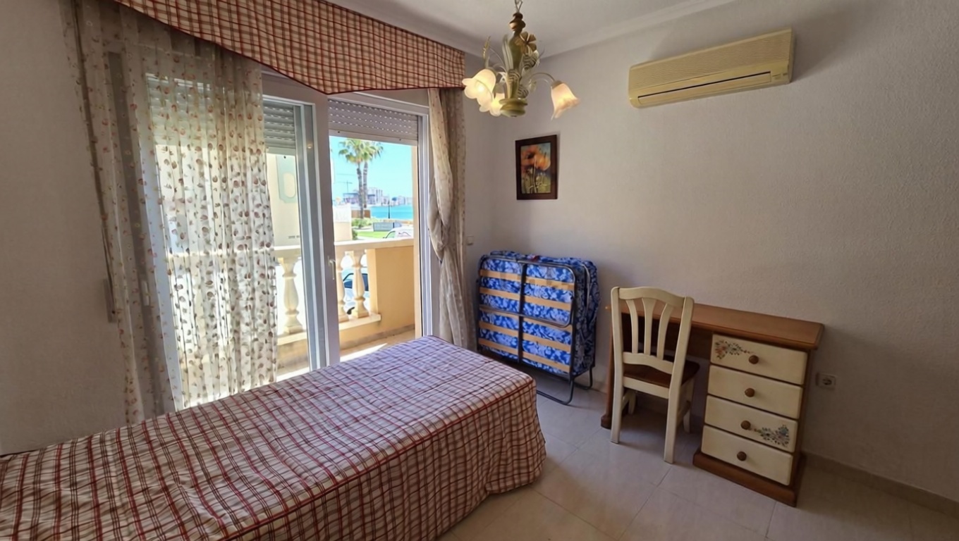 Appartement en première ligne de plage à La Manga del Mar Menor — Chambre