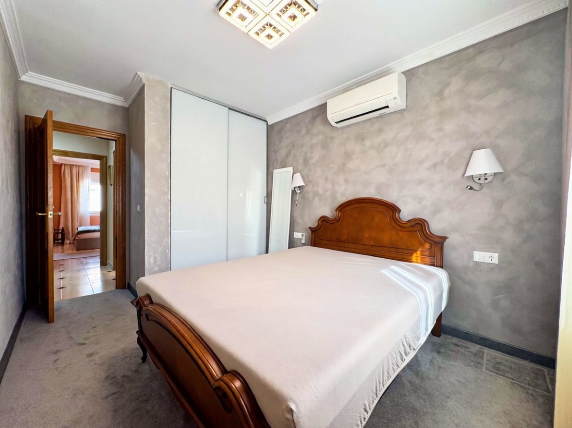 Chalet avec accès direct à la plage à Torrevieja — Chambre