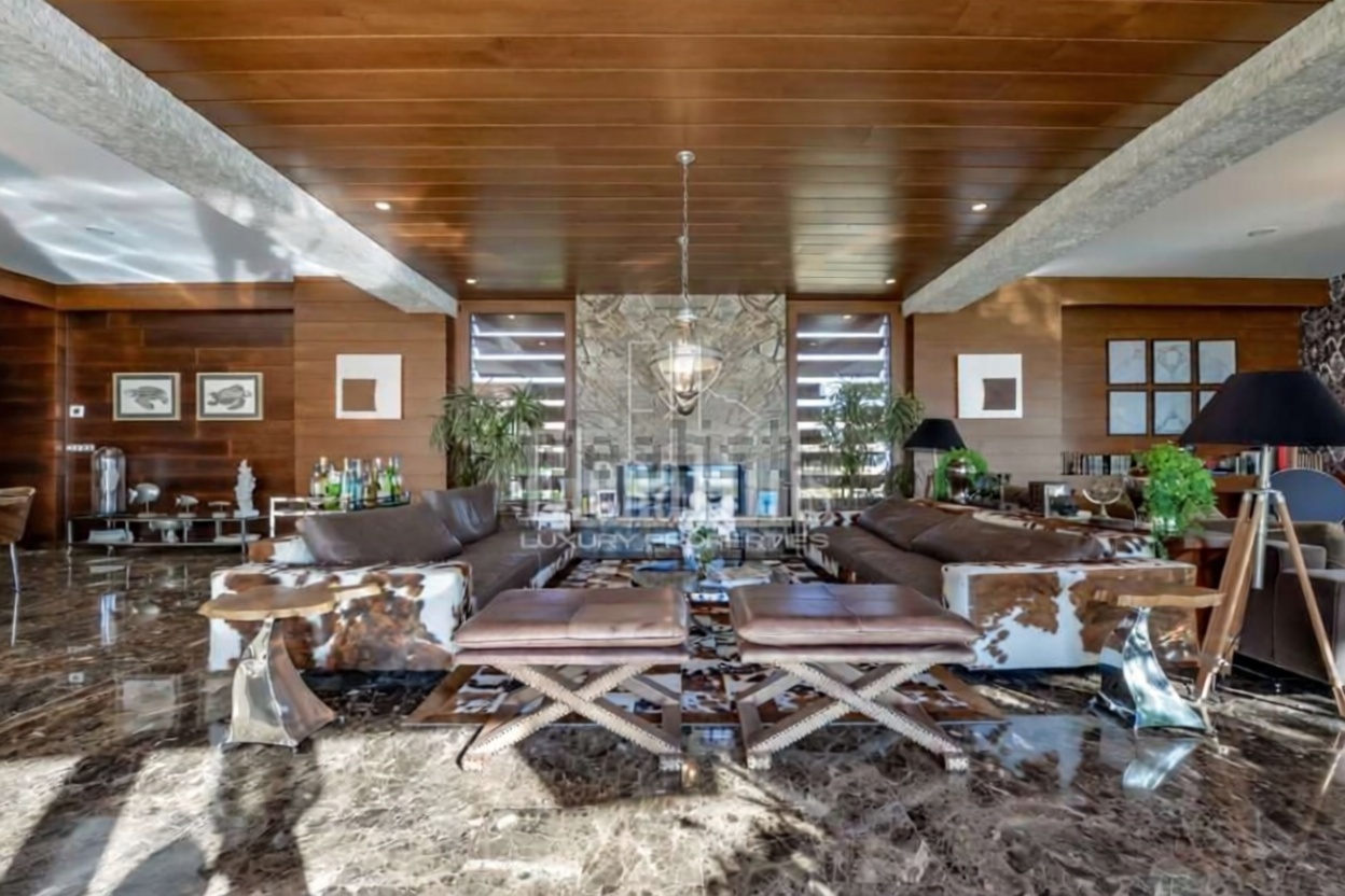 Chalet with direct beach access in El Campello — Living room