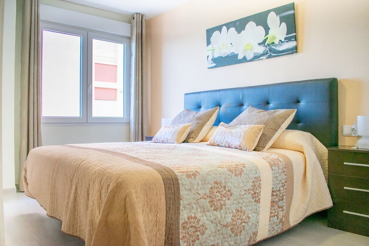 Appartement en première ligne de plage à Torrevieja — Chambre