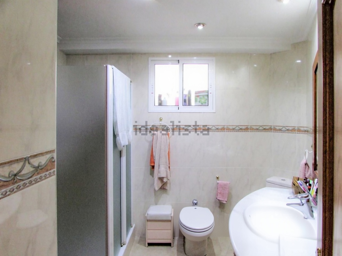 Seafront attic in Santa Pola — Bathroom