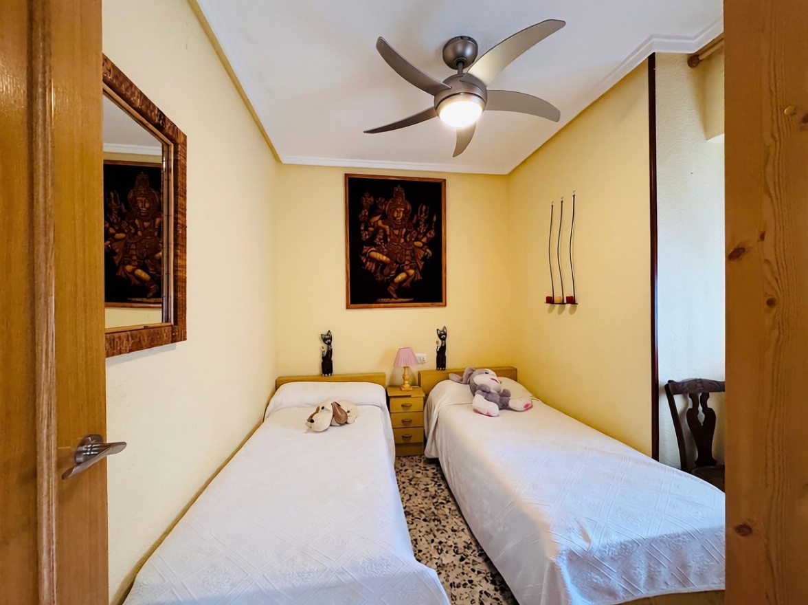 Beachfront flat in Guardamar del Segura — Bedroom