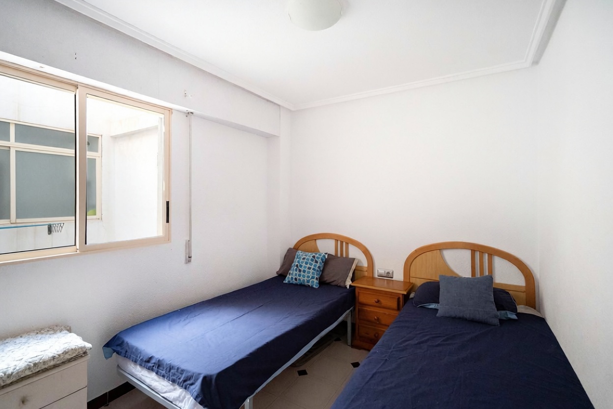 Beachfront flat in Torrevieja — Bedroom