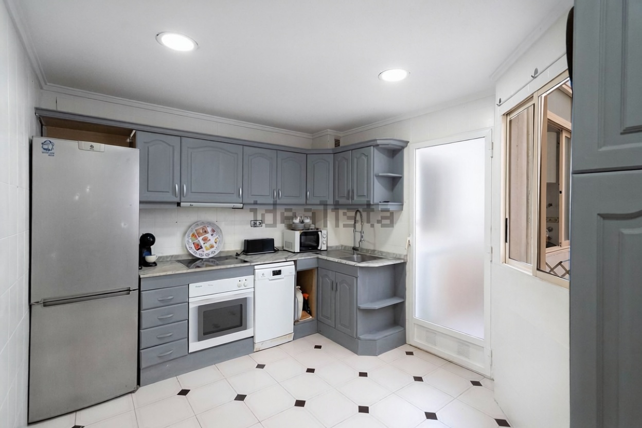 Beachfront flat in Torrevieja — Bathroom