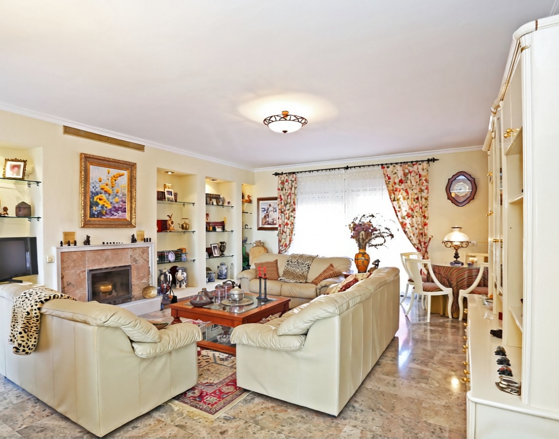Chalet mit direktem Strandzugang in El Campello — Wohnzimmer