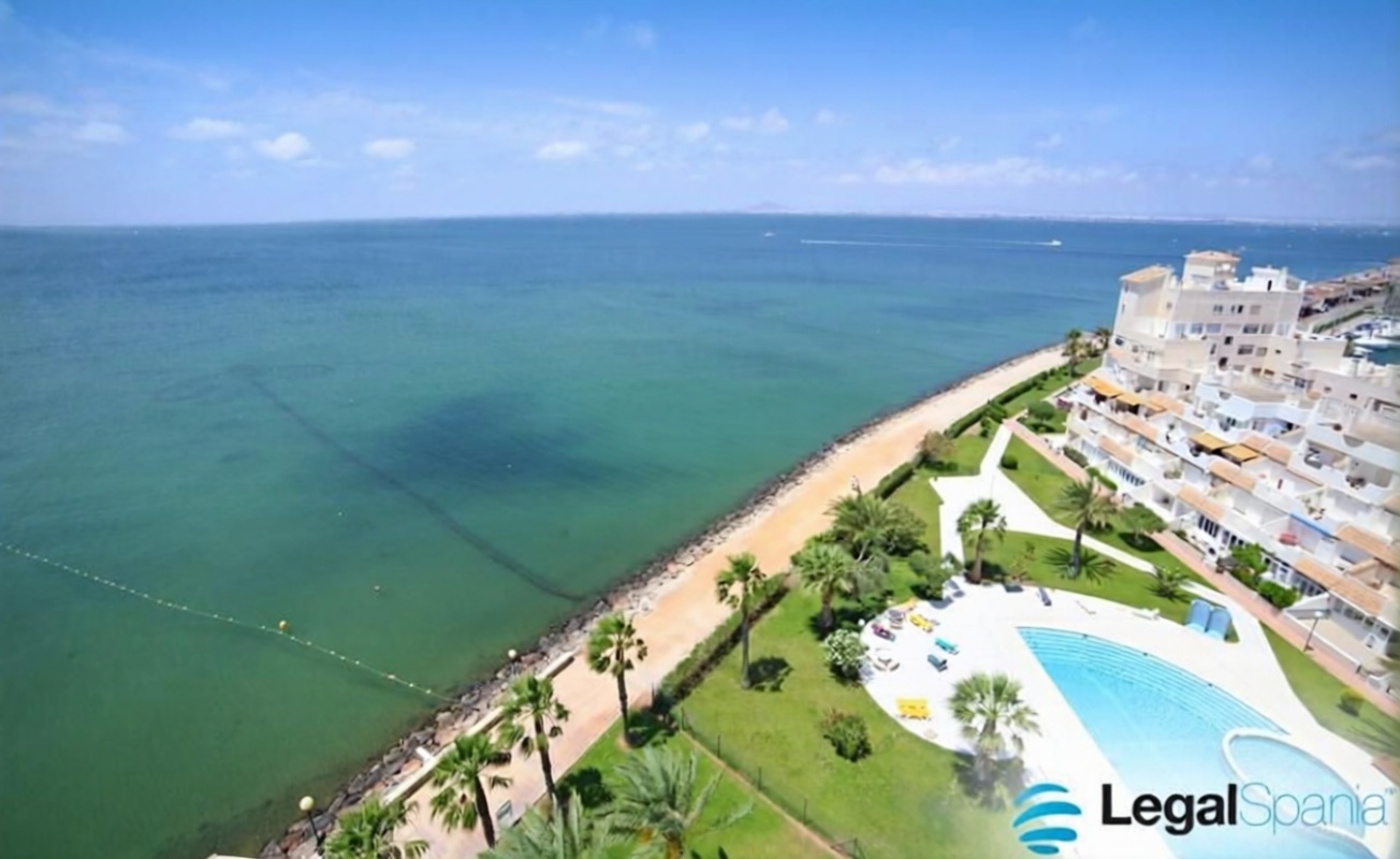 Duplex en première ligne de plage à La Manga del Mar Menor — Vue mer