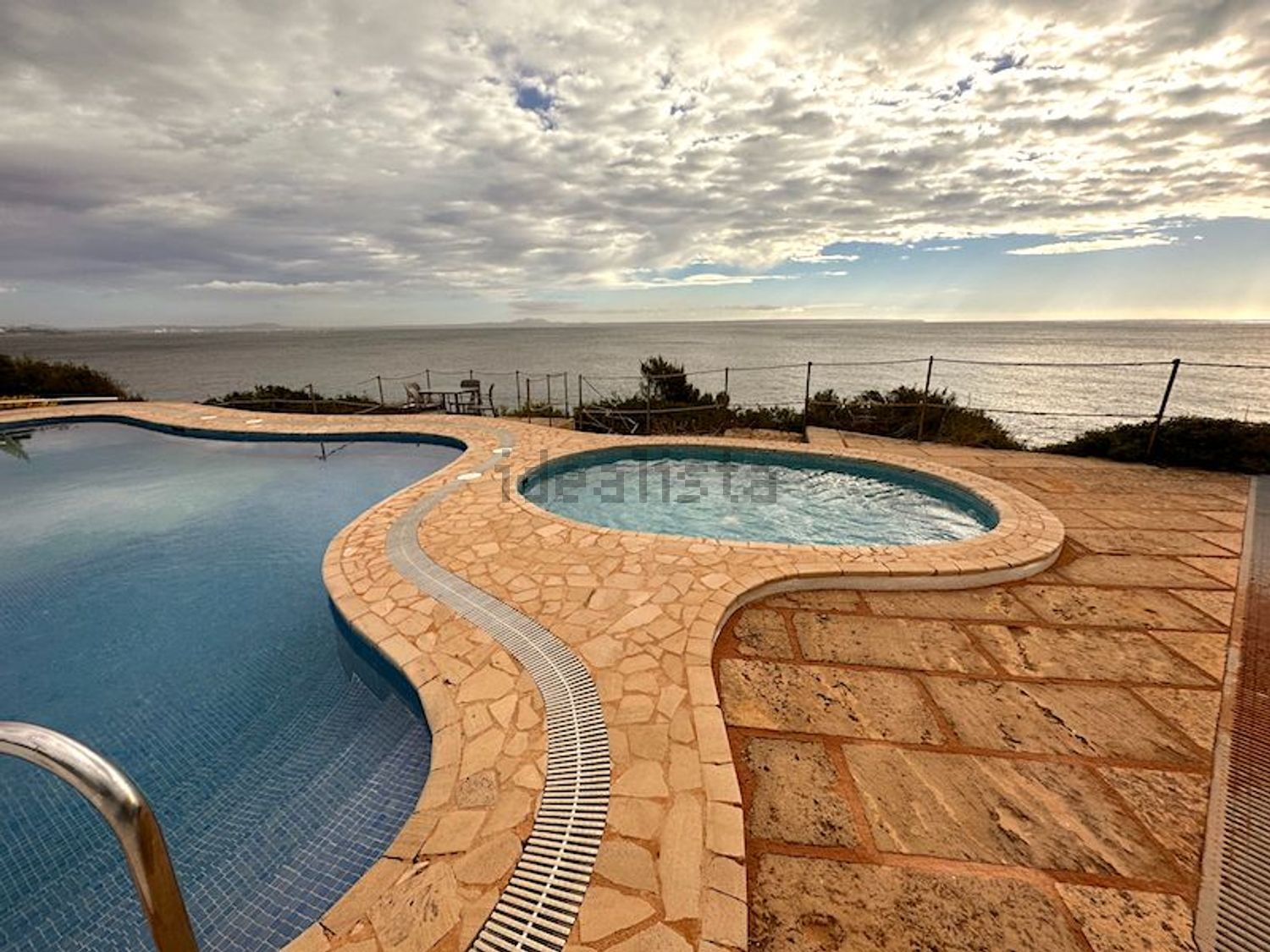 Piso en primera línea de playa en Calvià — Piscina
