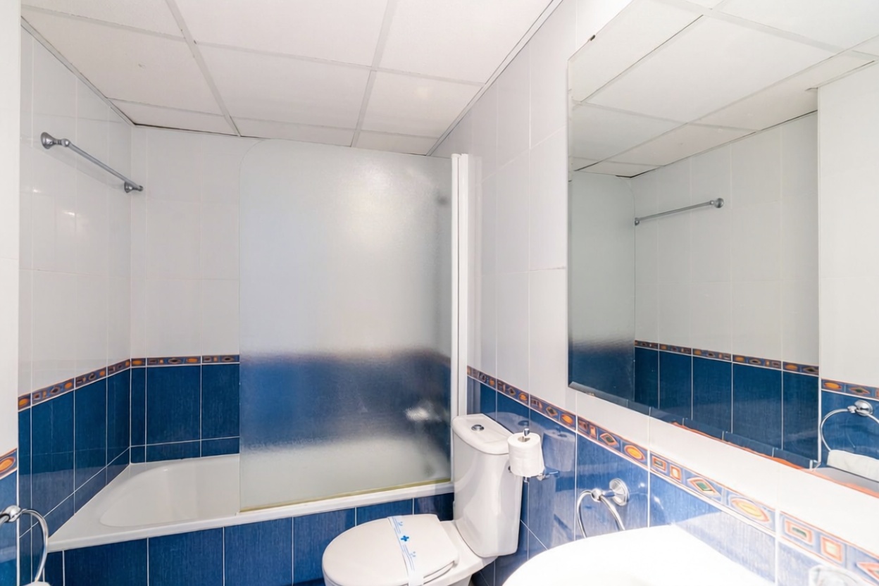 Dachgeschosswohnung zum Verkauf in erster Meereslinie in Calpe — Bad