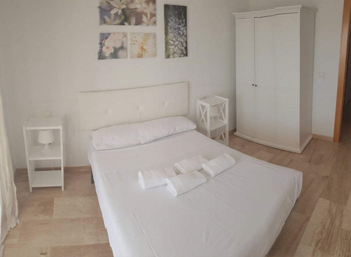 Apartamento em primeira linha de praia em Alicante — Quarto