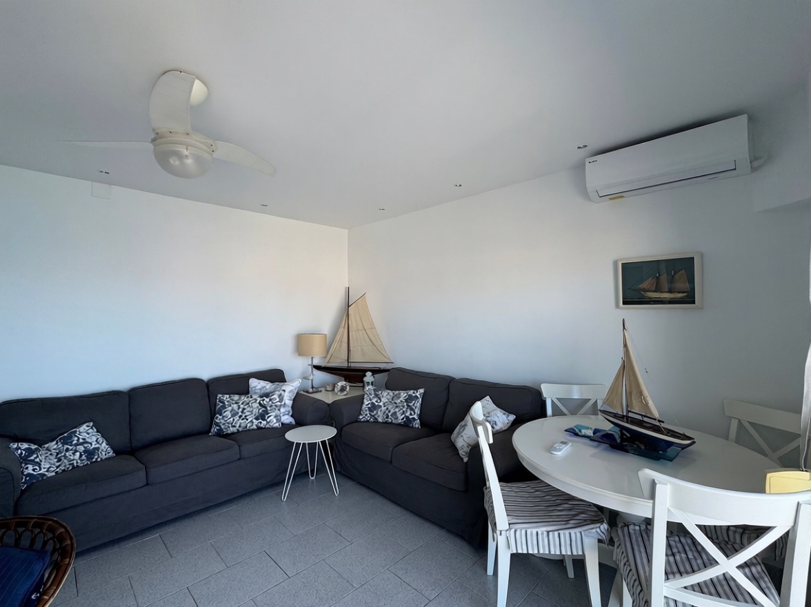 Ático en primera línea de mar en Santa Pola — Salón