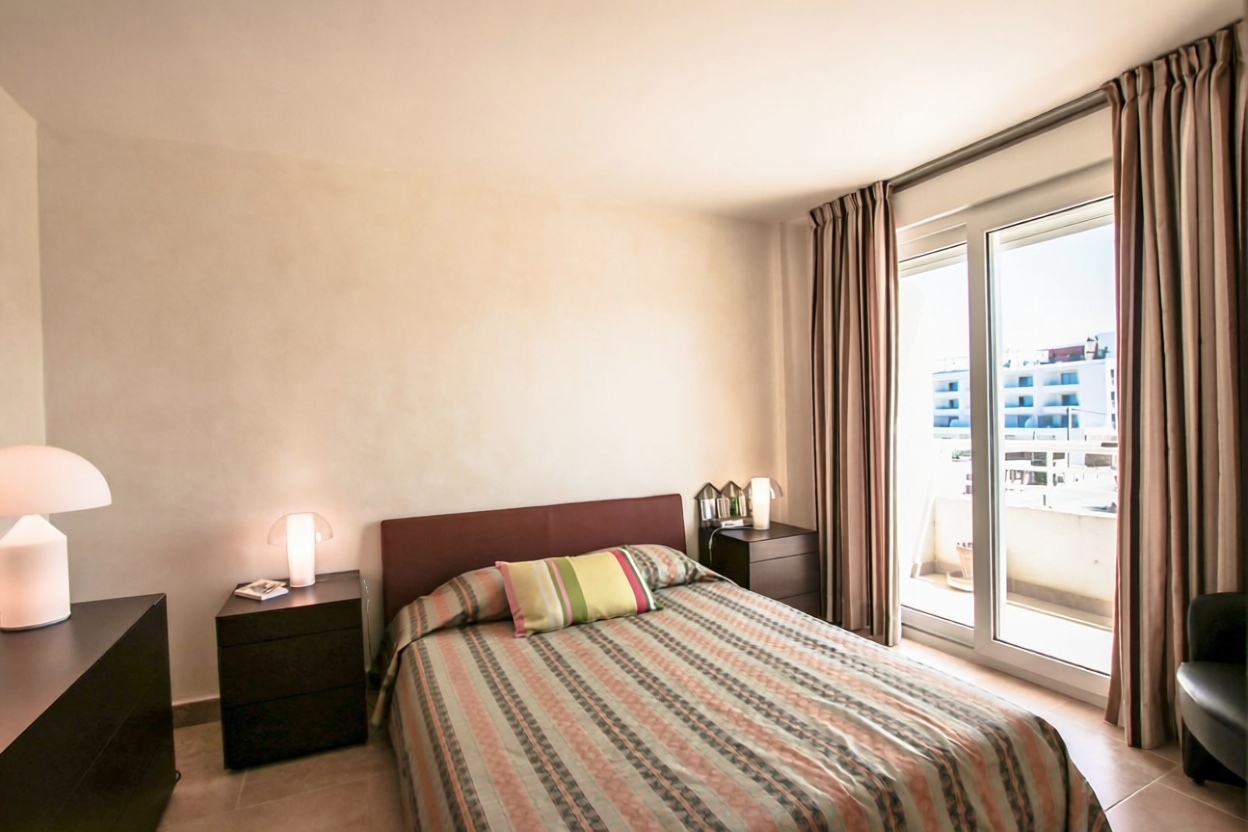 Apartamento em primeira linha de praia em Sant Josep de sa Talaia — Quarto