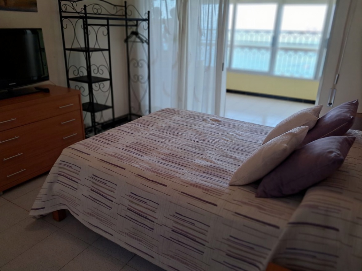 Appartement en première ligne de plage à Benidorm — Chambre