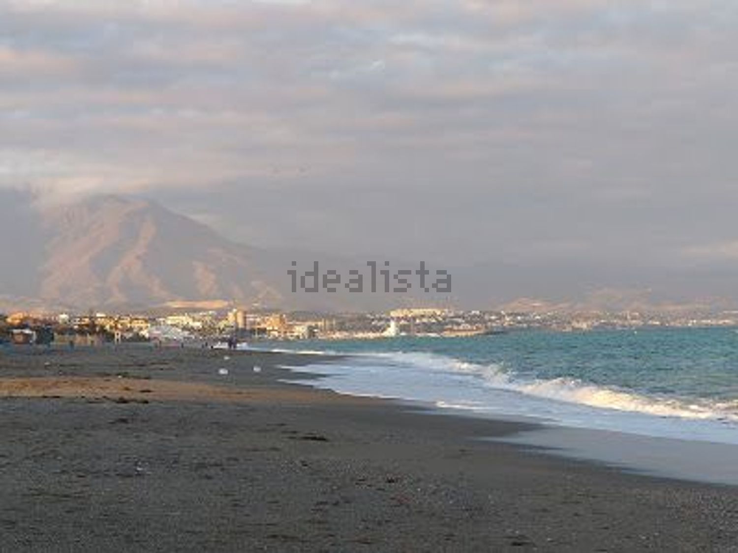 Beachfront flat in Manilva — Sea view